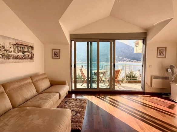 Dvosoban stan 60 m² sa pogledom na more – Dobrota, Kotor