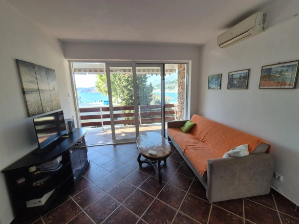 Dvosoban stan 44 m² na prvoj liniji do mora – Sutomore, Bar