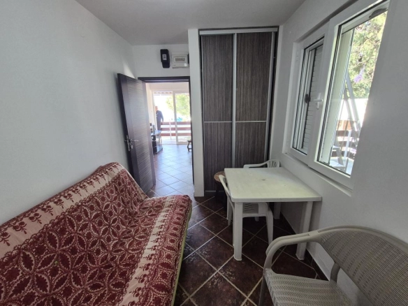 Dvosoban stan 44 m² na prvoj liniji do mora – Sutomore, Bar