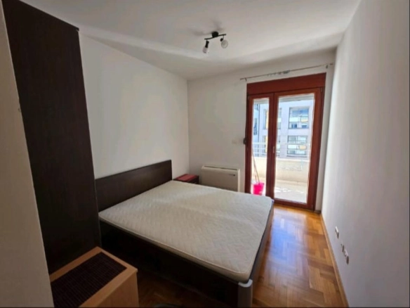 Izdavanje: Jednosoban stan 45 m² sa terasom i parkingom – Podgorica