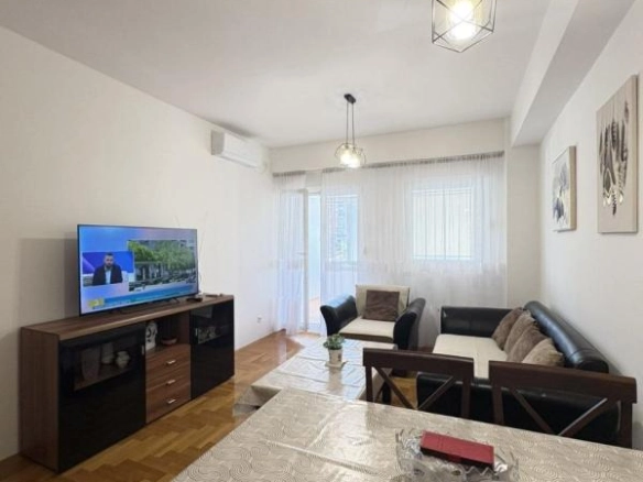 Izdavanje: Dvosoban stan 60 m² sa terasom i parkingom – City kvart, Podgorica