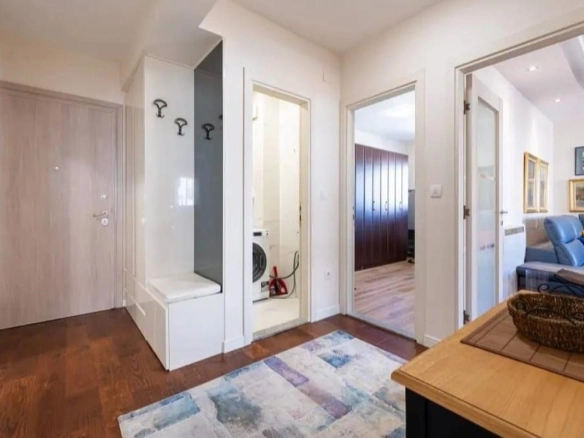 Izdavanje: Dvosoban stan 68 m² sa terasom i parkingom – Central Point, Podgorica