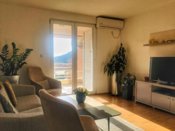 Dvosoban stan 75 m² sa pogledom na more – Petrovac, Budva