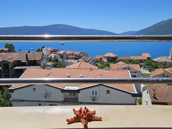 Dvosoban stan 90 m² sa pogledom na more – Donja Lastva, Tivat