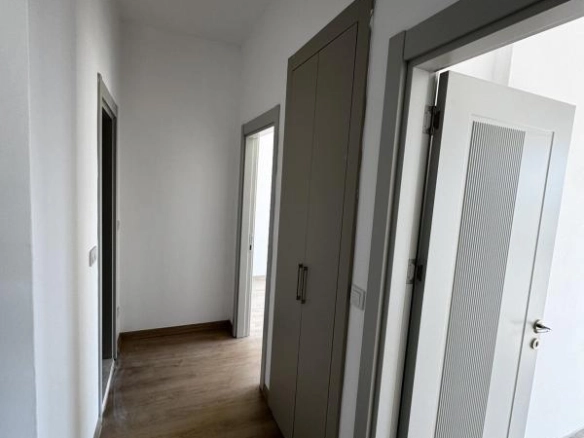 Dvosoban stan 74 m² sa terasom i pogledom na grad – Bar