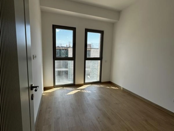 Dvosoban stan 74 m² sa terasom i pogledom na grad – Bar