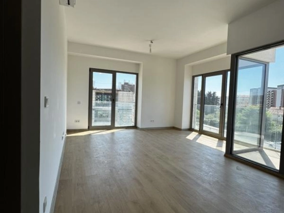 Dvosoban stan 74 m² sa terasom i pogledom na grad – Bar