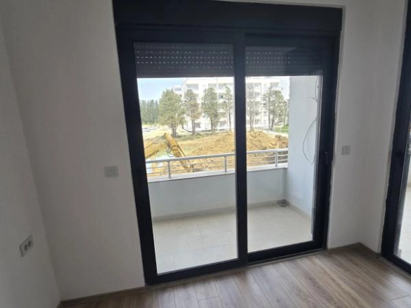 Jednosoban stan 65 m² u novogradnji blizu Velike plaže – Ulcinj
