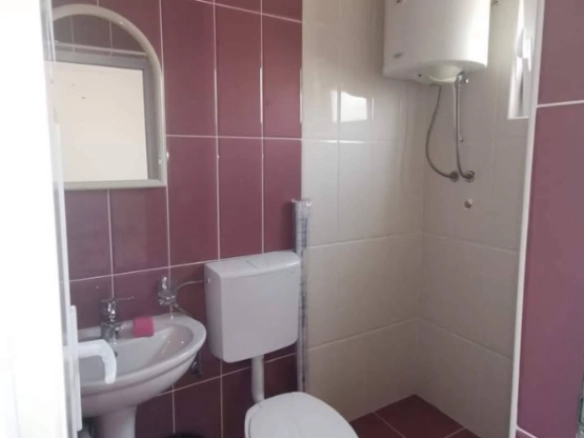 Trosoban stan 90 m² sa terasom i građevinskom dozvolom – Sutomore, Bar