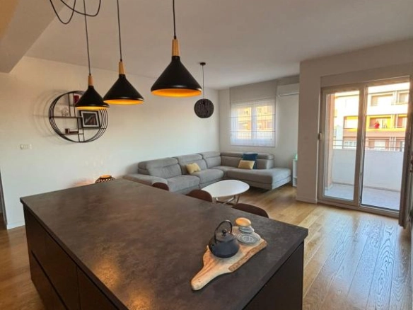 Dvosoban stan 70 m² na 8. spratu nove zgrade sa liftom – Podgorica