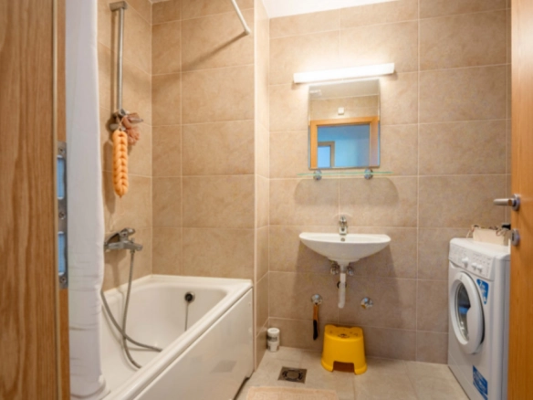 Dvosoban stan 69 m² sa pogledom na more i zastakljenom terasom – Bar