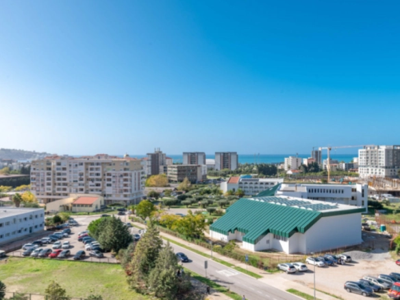 Dvosoban stan 69 m² sa pogledom na more i zastakljenom terasom – Bar