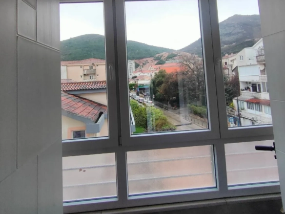 Jednosoban stan 47 m² na trećem spratu sa liftom – Babilonija, Budva