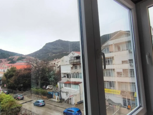 Jednosoban stan 47 m² na trećem spratu sa liftom – Babilonija, Budva