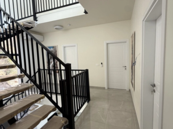 Porodična kuća 200 m² na placu od oko 1000 m² – Buljarica, Budva