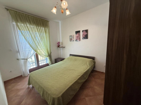 Trosoban stan 99 m² sa terasom od 38 m² – Petrovac, Budva
