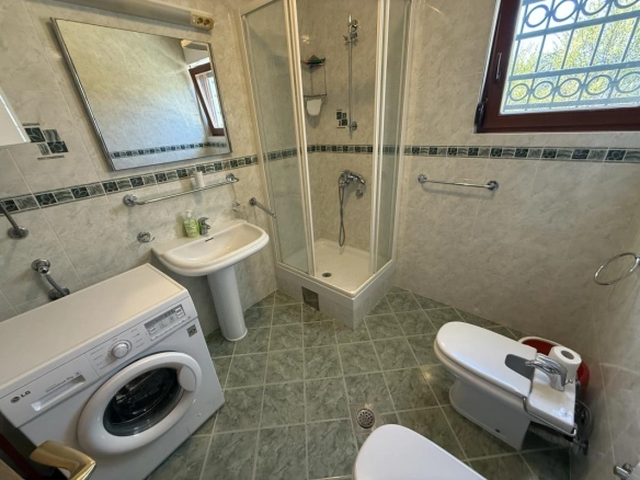Trosoban stan 99 m² sa terasom od 38 m² – Petrovac, Budva