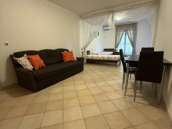 Trosoban stan 99 m² sa terasom od 38 m² – Petrovac, Budva