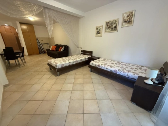 Trosoban stan 99 m² sa terasom od 38 m² – Petrovac, Budva