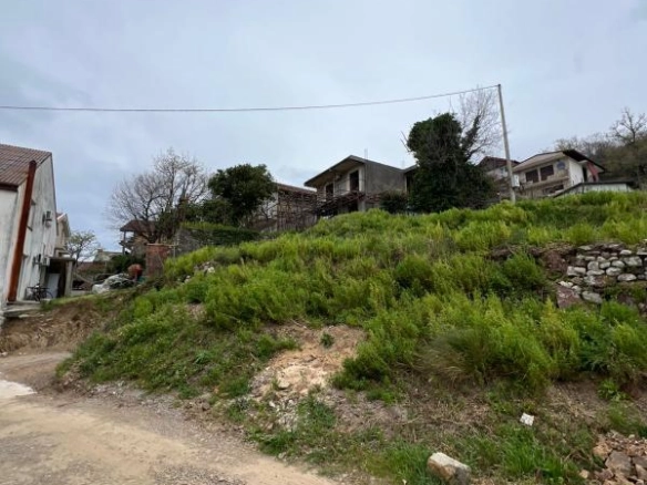 Plac 611 m² urbanizovan, pogodan za gradnju – Lastva Grbaljska, Kotor