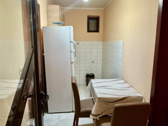 Jednosoban stan 40 m² u centralnom dijelu Maina, Budva