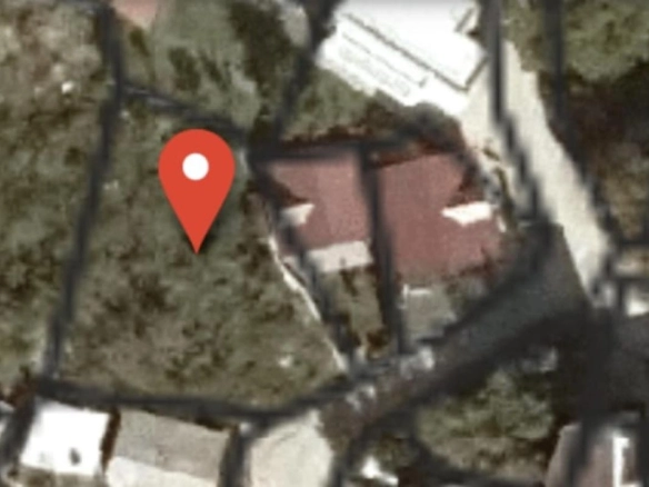 Plac 338 m² sa građevinskim projektom i pogledom na more – Lazi, Budva