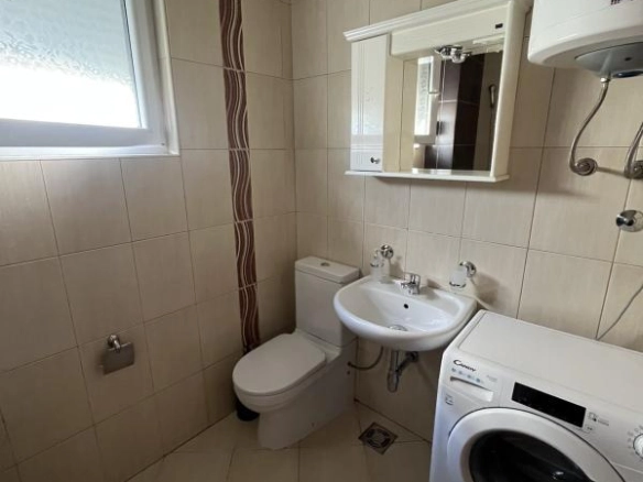 Izdavanje: Jednosoban stan 54 m² u centru, potpuno namješten – Bar
