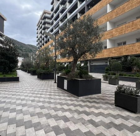 Jednosoban stan 33 m² sa dizajnerskom renovacijom – Bijeli Do, Budva