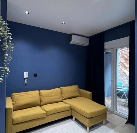 Jednosoban stan 33 m² sa dizajnerskom renovacijom – Bijeli Do, Budva