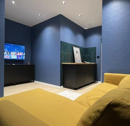 Jednosoban stan 33 m² sa dizajnerskom renovacijom – Bijeli Do, Budva