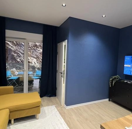 Jednosoban stan 33 m² sa dizajnerskom renovacijom – Bijeli Do, Budva