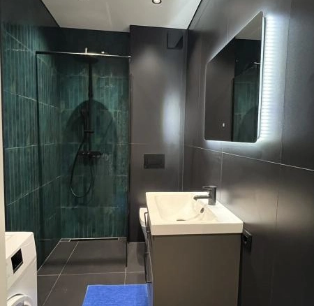 Jednosoban stan 33 m² sa dizajnerskom renovacijom – Bijeli Do, Budva