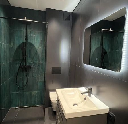 Jednosoban stan 33 m² sa dizajnerskom renovacijom – Bijeli Do, Budva