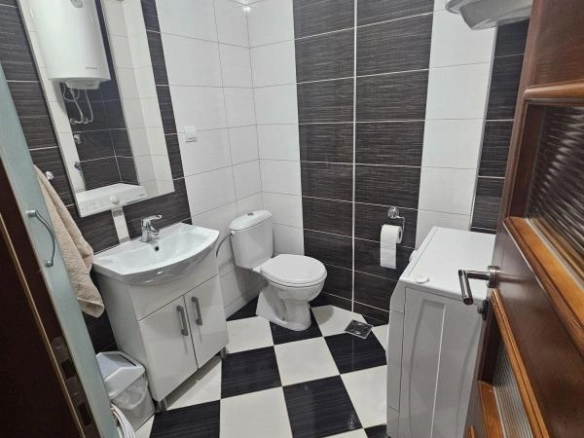 Izdavanje: Jednosoban stan sa pogledom na more – Dobra Voda, Bar