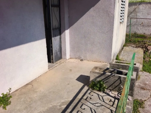 Kuća 41 m² na placu od 173 m² u ravnom dijelu – Sutomore, Bar