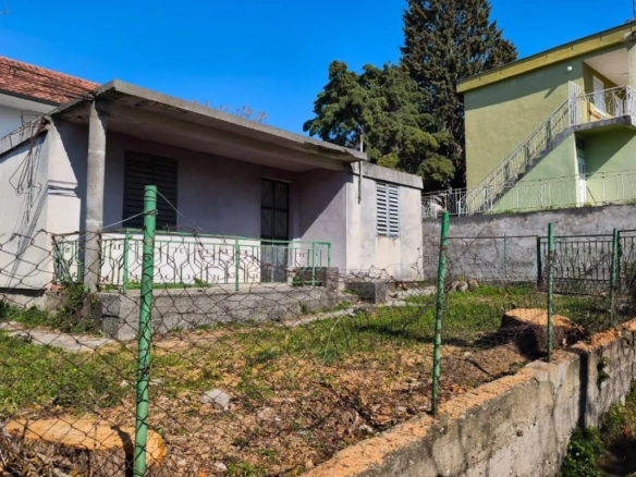 Kuća 41 m² na placu od 173 m² u ravnom dijelu – Sutomore, Bar
