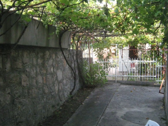 Trospratna kuća 200 m² na placu od 301 m² – Sutomore, Bar