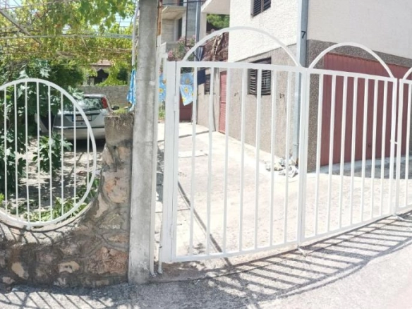 Trospratna kuća 200 m² na placu od 301 m² – Sutomore, Bar