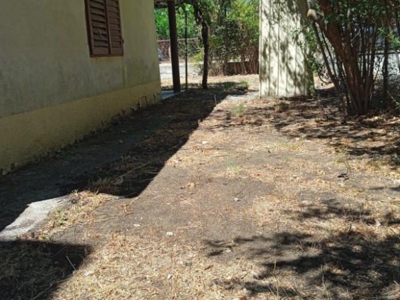 Plac 240 m² sa kućom za rušenje od 120 m² – Donji Štoj, Ulcinj