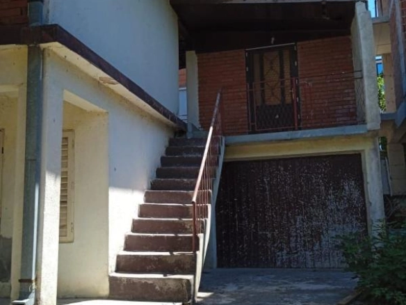 Plac 240 m² sa kućom za rušenje od 120 m² – Donji Štoj, Ulcinj