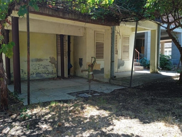 Plac 240 m² sa kućom za rušenje od 120 m² – Donji Štoj, Ulcinj
