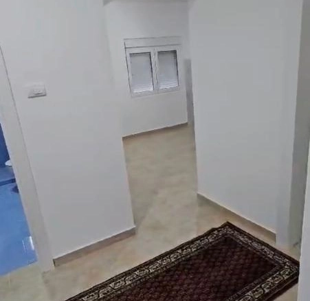 Izdavanje: Kuća 70 m² sa dvorištem i dva odvojena ulaza – Polje, Bar