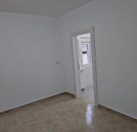 Izdavanje: Kuća 70 m² sa dvorištem i dva odvojena ulaza – Polje, Bar
