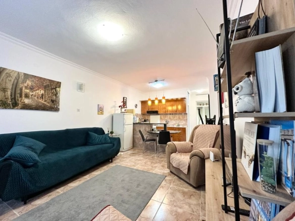 Jednosoban stan 50 m² sa terasom, namješten – Sveti Stefan, Budva