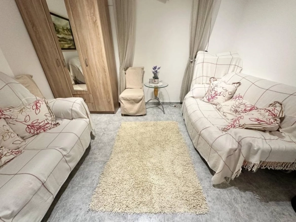 Jednosoban stan 50 m² sa terasom, namješten – Sveti Stefan, Budva
