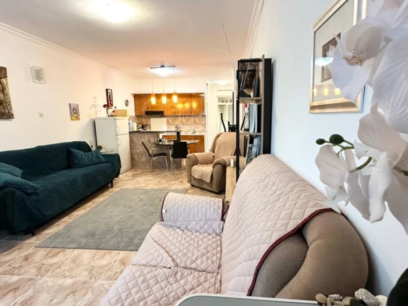 Jednosoban stan 50 m² sa terasom, namješten – Sveti Stefan, Budva