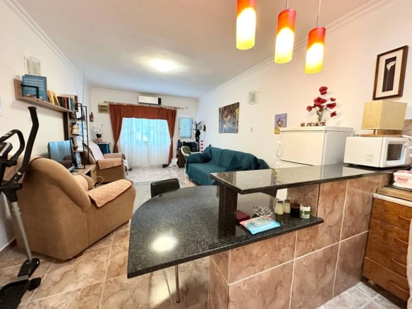 Jednosoban stan 50 m² sa terasom, namješten – Sveti Stefan, Budva