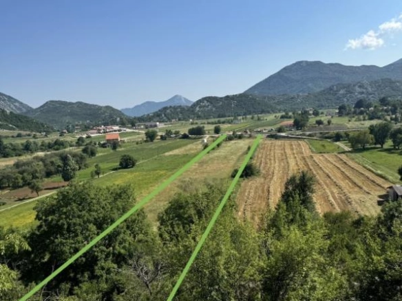 Plac 7000 m² sa direktnim izlazom na glavni put – Grahovo, Nikšić