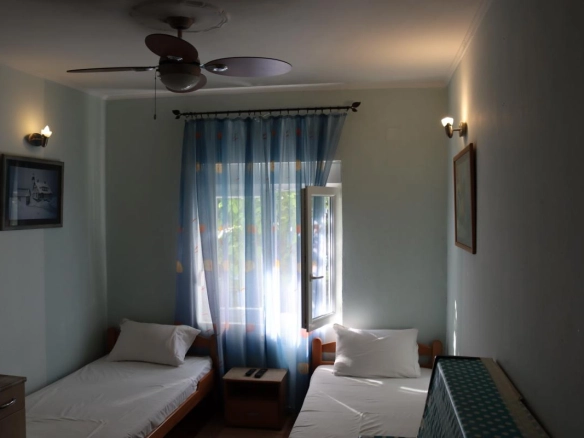 Trosoban stan 91 m² blizu mora sa garažom i dvorištem – Igalo, Herceg Novi