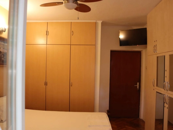 Trosoban stan 91 m² blizu mora sa garažom i dvorištem – Igalo, Herceg Novi